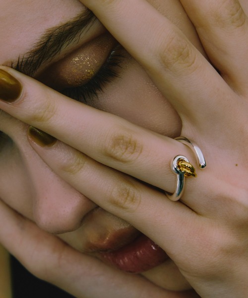 LAPUIS(ラピュイ)の「LAPUIS(ラピュイ)Coil Circle ring(リング・レディース・シルバー/マルチ/ゴールド・11号/13号)」の3枚目の写真