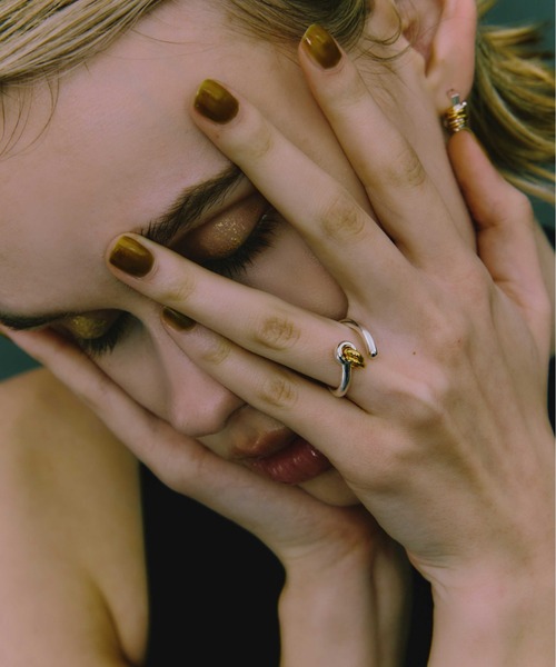 LAPUIS(ラピュイ)の「LAPUIS(ラピュイ)Coil Circle ring(リング・レディース・シルバー/マルチ/ゴールド・11号/13号)」の4枚目の写真