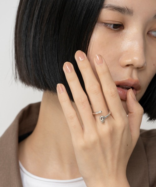 LAPUIS(ラピュイ)の「LAPUIS(ラピュイ)Coil Circle ring(リング・レディース・シルバー/マルチ/ゴールド・11号/13号)」の19枚目の写真