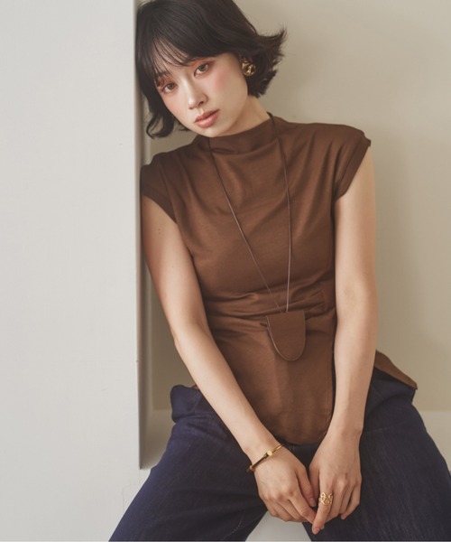 LAULEN（ローレン）の「key necklace set off neck slit tops /ネックレス付きオフネックスリットトップス（Tシャツ/カットソー・レディース・チャコールグレー/ブラウン/アイボリー/ブラック/ワインレッド・FREE）」の4枚目の写真