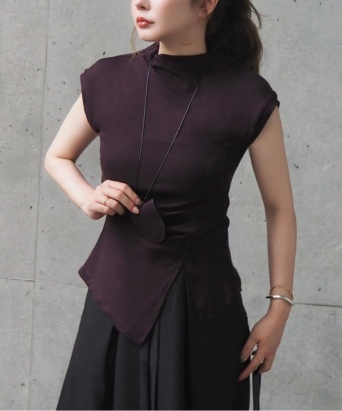 LAULEN（ローレン）の「key necklace set off neck slit tops /ネックレス付きオフネックスリットトップス（Tシャツ/カットソー・レディース・チャコールグレー/ブラウン/アイボリー/ブラック/ワインレッド・FREE）」の5枚目の写真