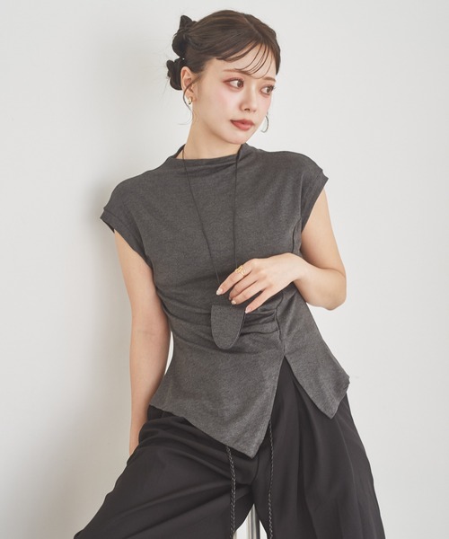 LAULEN（ローレン）の「key necklace set off neck slit tops /ネックレス付きオフネックスリットトップス（Tシャツ/カットソー・レディース・チャコールグレー/ブラウン/アイボリー/ブラック/ワインレッド・FREE）」の6枚目の写真