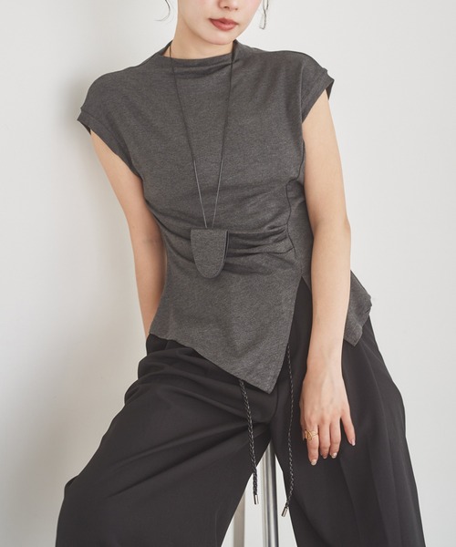 LAULEN（ローレン）の「key necklace set off neck slit tops /ネックレス付きオフネックスリットトップス（Tシャツ/カットソー・レディース・チャコールグレー/ブラウン/アイボリー/ブラック/ワインレッド・FREE）」の7枚目の写真