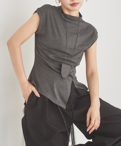 LAULEN（ローレン）の「key necklace set off neck slit tops /ネックレス付きオフネックスリットトップス（Tシャツ/カットソー・レディース・チャコールグレー/ブラウン/アイボリー/ブラック/ワインレッド・FREE）」の9枚目の写真