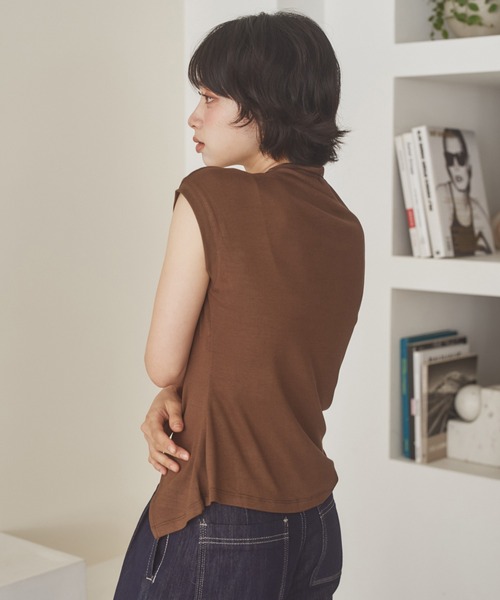 LAULEN（ローレン）の「key necklace set off neck slit tops /ネックレス付きオフネックスリットトップス（Tシャツ/カットソー・レディース・チャコールグレー/ブラウン/アイボリー/ブラック/ワインレッド・FREE）」の17枚目の写真