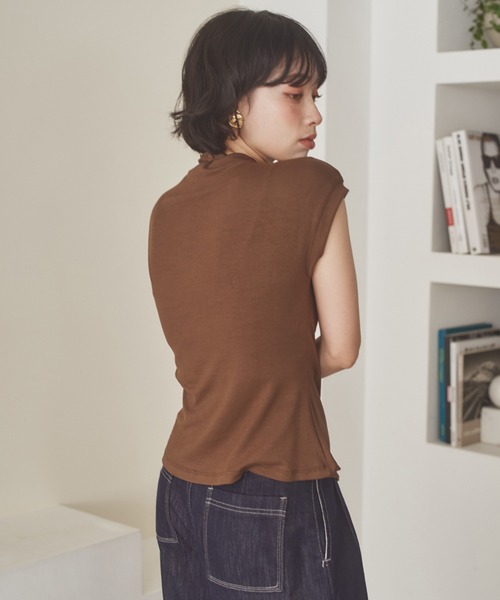 LAULEN（ローレン）の「key necklace set off neck slit tops /ネックレス付きオフネックスリットトップス（Tシャツ/カットソー・レディース・チャコールグレー/ブラウン/アイボリー/ブラック/ワインレッド・FREE）」の18枚目の写真