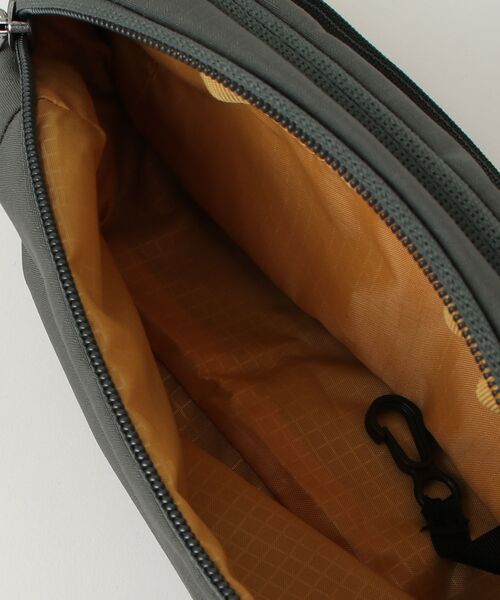 GREGORY（グレゴリー）の「ルーヌベルトバッグ RHUNE BELT BAG スイスグリーン（ボディバッグ/ウエストポーチ・メンズ・グリーン系・ONE SIZE）」の2枚目の写真