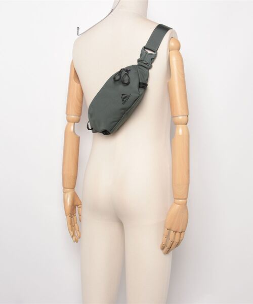 GREGORY（グレゴリー）の「ルーヌベルトバッグ RHUNE BELT BAG スイスグリーン（ボディバッグ/ウエストポーチ・メンズ・グリーン系・ONE SIZE）」の3枚目の写真