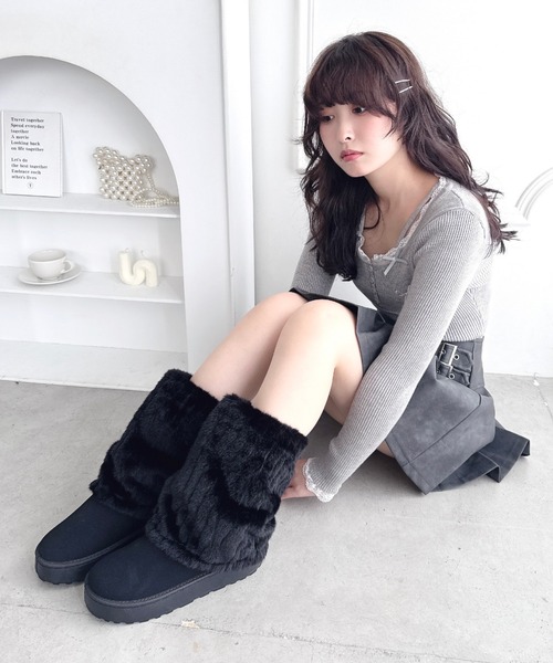 Loueme（ルエム）の「ファーレッグカバーロングムートンブーツ（ブーツ・レディース・ブラック/ライトベージュ/ブラウン・23.5cm/24.5cm）」の8枚目の写真