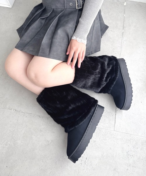 Loueme（ルエム）の「ファーレッグカバーロングムートンブーツ（ブーツ・レディース・ブラック/ライトベージュ/ブラウン・23.5cm/24.5cm）」の7枚目の写真