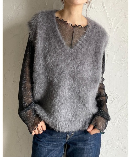 She's Closet(シーズクローゼット)の「深Vネックフェザーヤーンラメシャギーニットベスト(ベスト・レディース・グレー/アイボリー/グレイッシュベージュ・FREE)」の6枚目の写真