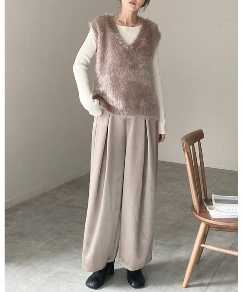 She's Closet(シーズクローゼット)の「深Vネックフェザーヤーンラメシャギーニットベスト(ベスト・レディース・グレー/アイボリー/グレイッシュベージュ・FREE)」の7枚目の写真