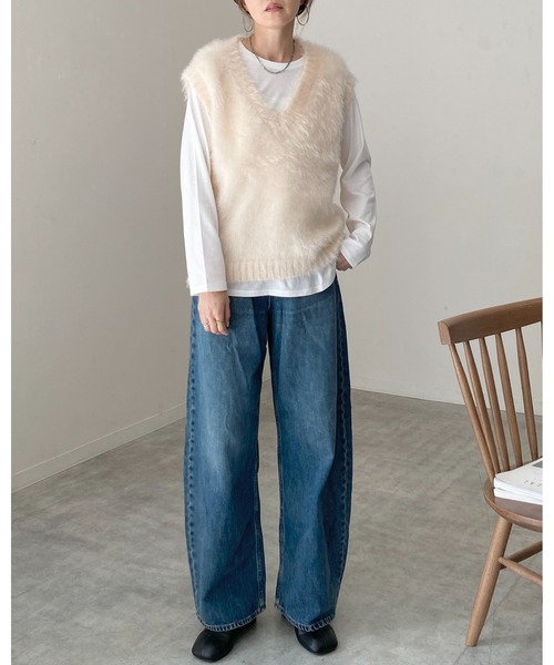 She's Closet(シーズクローゼット)の「深Vネックフェザーヤーンラメシャギーニットベスト(ベスト・レディース・グレー/アイボリー/グレイッシュベージュ・FREE)」の9枚目の写真