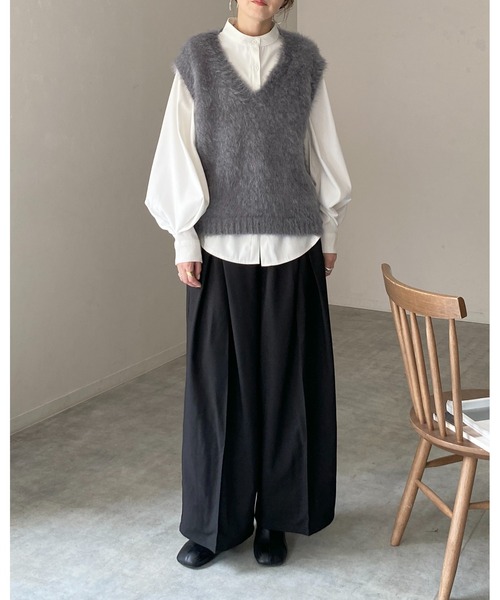 She's Closet(シーズクローゼット)の「深Vネックフェザーヤーンラメシャギーニットベスト(ベスト・レディース・グレー/アイボリー/グレイッシュベージュ・FREE)」の11枚目の写真