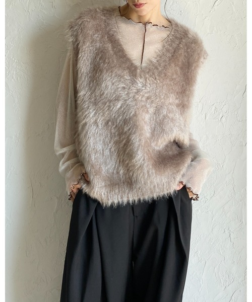 She's Closet(シーズクローゼット)の「深Vネックフェザーヤーンラメシャギーニットベスト(ベスト・レディース・グレー/アイボリー/グレイッシュベージュ・FREE)」の16枚目の写真