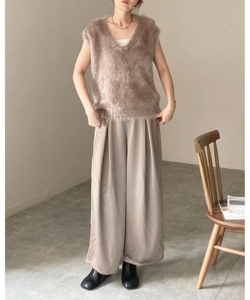 She's Closet(シーズクローゼット)の「深Vネックフェザーヤーンラメシャギーニットベスト(ベスト・レディース・グレー/アイボリー/グレイッシュベージュ・FREE)」の21枚目の写真