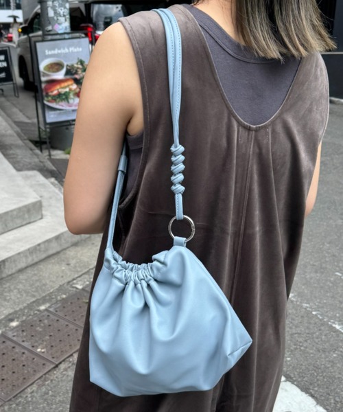 CIAOPANIC TYPY(チャオパニックティピー)の「■【マルチに使用可能!】2WAY巾着BAG(ショルダーバッグ・レディース・ブラック/ブラウン/アイボリー/イエロー/サックスブルー・ONE SIZE)」の4枚目の写真