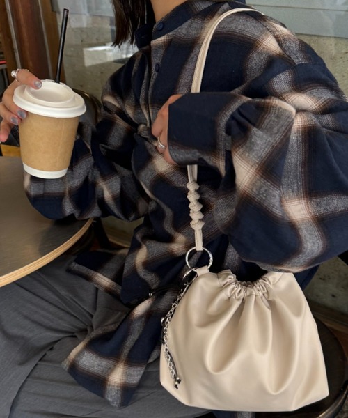 CIAOPANIC TYPY(チャオパニックティピー)の「■【マルチに使用可能!】2WAY巾着BAG(ショルダーバッグ・レディース・ブラック/ブラウン/アイボリー/イエロー/サックスブルー・ONE SIZE)」の6枚目の写真