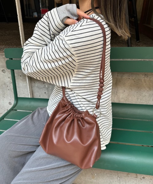 CIAOPANIC TYPY(チャオパニックティピー)の「■【マルチに使用可能!】2WAY巾着BAG(ショルダーバッグ・レディース・ブラック/ブラウン/アイボリー/イエロー/サックスブルー・ONE SIZE)」の8枚目の写真