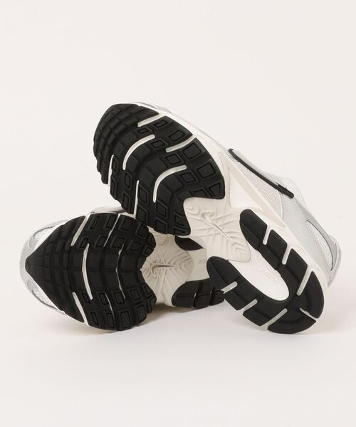 NIKE ナイキ W V5 RNR (ウィメンズV5RNR) HQ7901-104（スニーカー