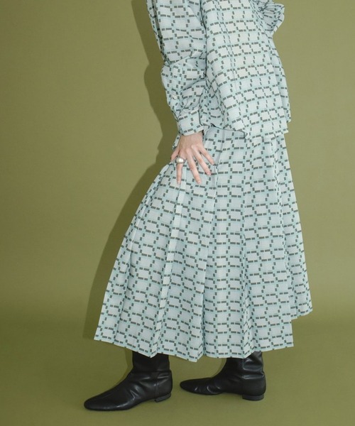 CLANE（クラネ）の「CLANE x FRGMT WALL GRAPHIC PLEATS SKIRT（スカート・レディース・カーキ/ブラック・XS/S/M）」の2枚目の写真