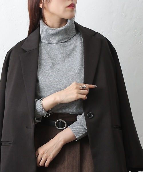 COLONY 2139(コロニートゥーワンスリーナイン)の「ラメタートルニットトップス(ニット/セーター・レディース・ブラック/オフホワイト/グレー/ブラウン・FREE)」の4枚目の写真