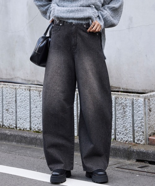 MONO-MART（モノマート）の「ヴィンテージコーデュロイタッチ ワイドカーブデニム（その他パンツ・レディース・ブルー/ブラウン/ブラック・L/M/S）」の2枚目の写真