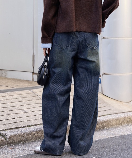 MONO-MART（モノマート）の「ヴィンテージコーデュロイタッチ ワイドカーブデニム（その他パンツ・レディース・ブルー/ブラウン/ブラック・L/M/S）」の5枚目の写真