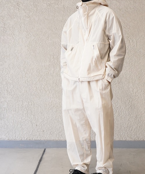 TROVE（トローヴ）の「FUTURE VINTAGE HOODED JACKET（ナイロンジャケット・メンズ・アイボリー/ブラック・1/3）」の12枚目の写真