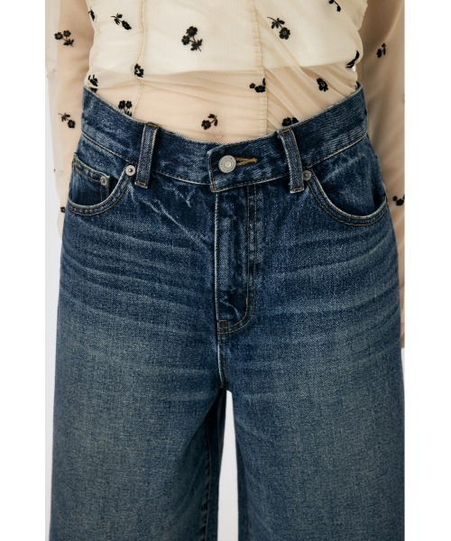 MOUSSY(マウジー)の「KNEE LENGTH バミューダパンツ(デニムパンツ・レディース・ダークブルー・2/1/0)」の6枚目の写真