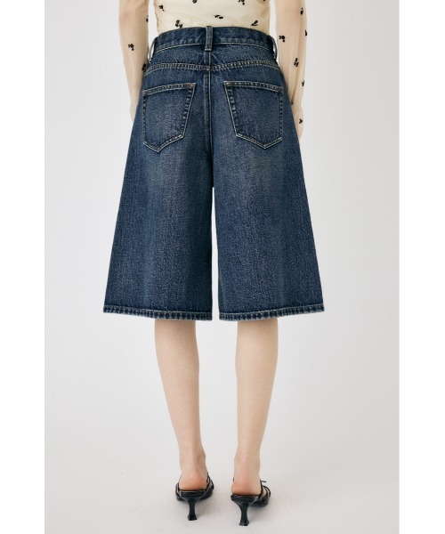 MOUSSY(マウジー)の「KNEE LENGTH バミューダパンツ(デニムパンツ・レディース・ダークブルー・2/1/0)」の9枚目の写真