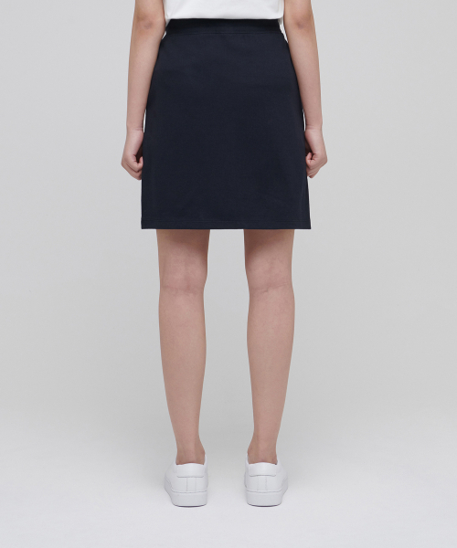 MUSINSA STANDARD WOMAN（ムシンサスタンダードウーマン）の「ウィメンズフラットテリースウェットミニスカート[ブラック]（スカート・レディース・その他・SMALL/MEDIUM/LARGE/X-SMALL）」の2枚目の写真