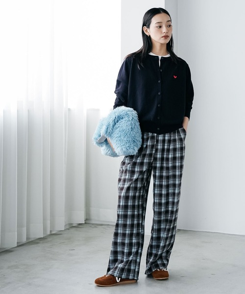 mili an deni(ミリアンデニ)の「ハート刺繍ニットカーディガン(カーディガン/ボレロ・レディース・レッド/ネイビー/ブラック/オフホワイト・M)」の16枚目の写真