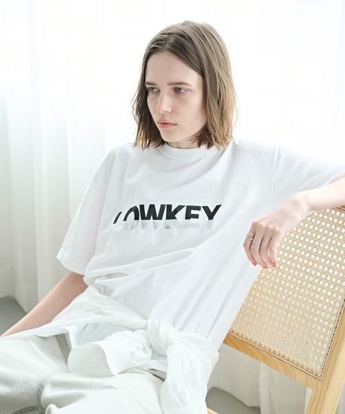 kha:ki（カーキ）の「「KHA:KI / カーキ」BOX TEE -LOWKEY-（Tシャツ/カットソー・レディース・ブラック/ホワイト・1）」の3枚目の写真