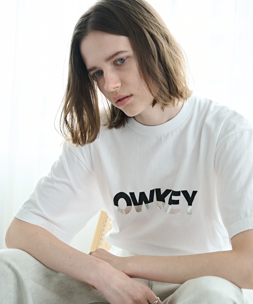 kha:ki（カーキ）の「「KHA:KI / カーキ」BOX TEE -LOWKEY-（Tシャツ/カットソー・レディース・ブラック/ホワイト・1）」の5枚目の写真