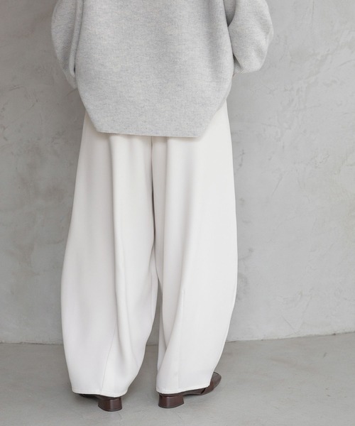 A part by（アパートバイ）の「【Sサイズ展開】イージーコクーンパンツ（スラックス・レディース・アイボリー/グリーン系その他6/ブラック・SMALL/MEDIUM）」の10枚目の写真