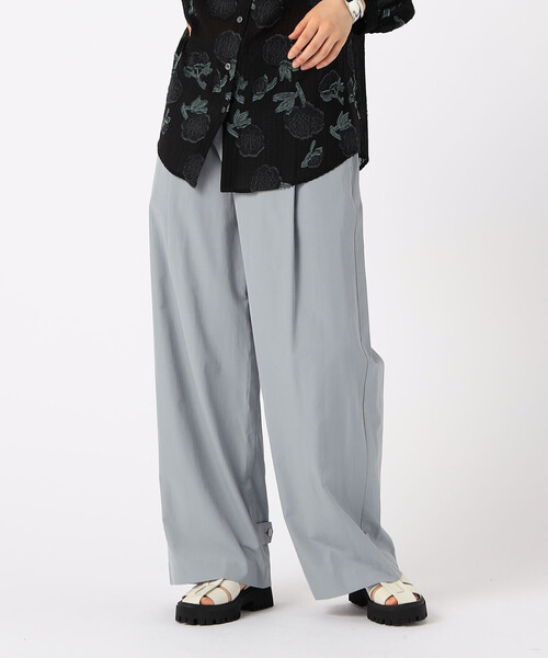 Gabardine K.T(ギャバジンケーティー)の「〔 +サイズ 〕 【2WAY】タイプライター 2WAYワイドパンツ(その他パンツ・レディース・ライトグレー/ベージュ・13号)」の1枚目の写真
