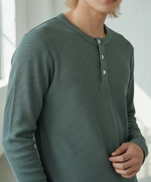 ARULE(アルール)の「A'GEM/9 × .kom 『ARULE/アルール』 WAFFLE HENLEY NECK LONG SLEEVE/ワッフル ヘンリーネック 長袖Tシャツ(Tシャツ/カットソー・メンズ・ネイビー/ホワイト/ライトグレー/グリーン/ブラック・M/L)」の4枚目の写真
