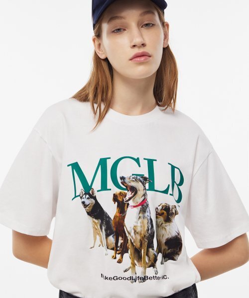 MATCHGLOBE(マッチグローブ)の「ドッグプリントオーバーサイズTシャツ(ホワイト)(Tシャツ/カットソー・レディース・その他・FREE)」の1枚目の写真