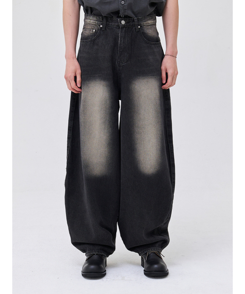 AKECII（アケシ）の「ケンタバルーンワイドデニムパンツ-ブラック（デニムパンツ・メンズ・その他・SMALL/MEDIUM/LARGE）」の3枚目の写真
