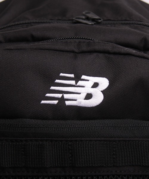 NEW BALANCE(ニューバランス)の「32L デイパック グラデーションロゴ(バックパック/リュック・メンズ・ブラック/ブラック×パープル・FREE)」の14枚目の写真