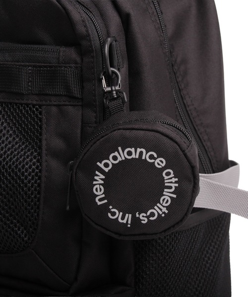 NEW BALANCE(ニューバランス)の「32L デイパック グラデーションロゴ(バックパック/リュック・メンズ・ブラック/ブラック×パープル・FREE)」の15枚目の写真