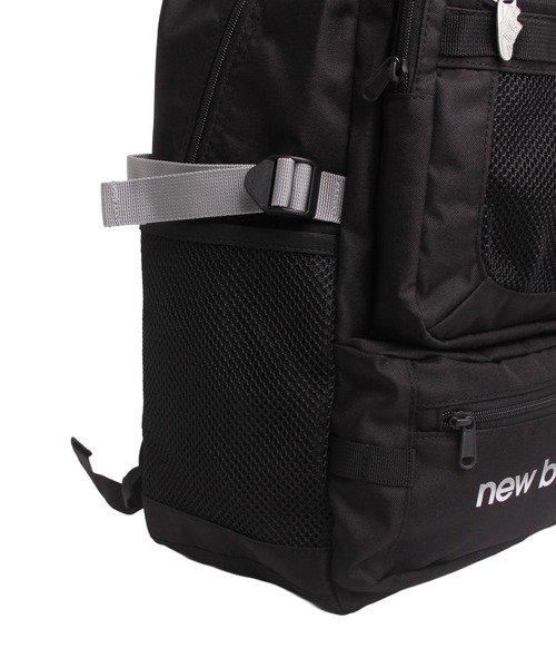 NEW BALANCE(ニューバランス)の「32L デイパック グラデーションロゴ(バックパック/リュック・メンズ・ブラック/ブラック×パープル・FREE)」の16枚目の写真