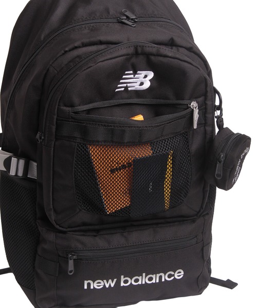 NEW BALANCE(ニューバランス)の「32L デイパック グラデーションロゴ(バックパック/リュック・メンズ・ブラック/ブラック×パープル・FREE)」の19枚目の写真