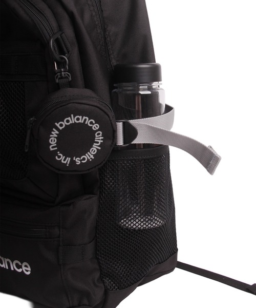 NEW BALANCE(ニューバランス)の「32L デイパック グラデーションロゴ(バックパック/リュック・メンズ・ブラック/ブラック×パープル・FREE)」の22枚目の写真