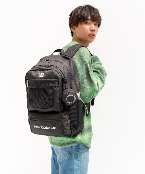 NEW BALANCE(ニューバランス)の「32L デイパック グラデーションロゴ(バックパック/リュック・メンズ・ブラック/ブラック×パープル・FREE)」の4枚目の写真