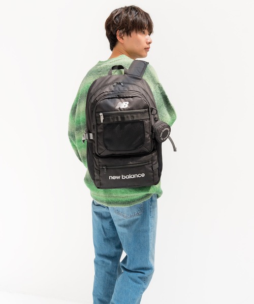 NEW BALANCE(ニューバランス)の「32L デイパック グラデーションロゴ(バックパック/リュック・メンズ・ブラック/ブラック×パープル・FREE)」の5枚目の写真
