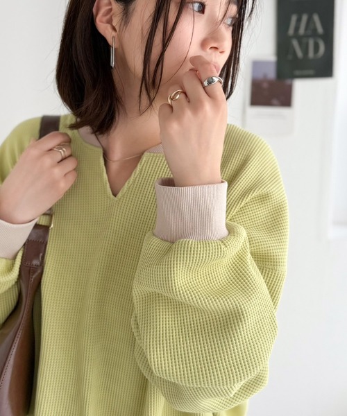 classicalelf(クラシカルエルフ)の「今っぽさは、色でつくる。オーバーサイズ配色ワッフルプルオーバー(Tシャツ/カットソー・レディース・チャコール/モカ/アイボリー/杢グレー・LARGE/MEDIUM/SMALL/X-LARGE)」の16枚目の写真