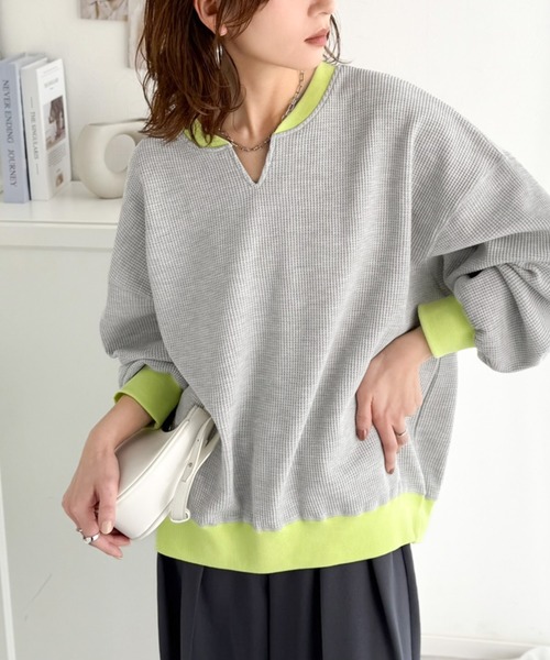 classicalelf（クラシカルエルフ）の「今っぽさは、色でつくる。オーバーサイズ配色ワッフルプルオーバー（Tシャツ/カットソー・レディース・チャコール/モカ/アイボリー/杢グレー・LARGE/MEDIUM/SMALL/X-LARGE）」の5枚目の写真