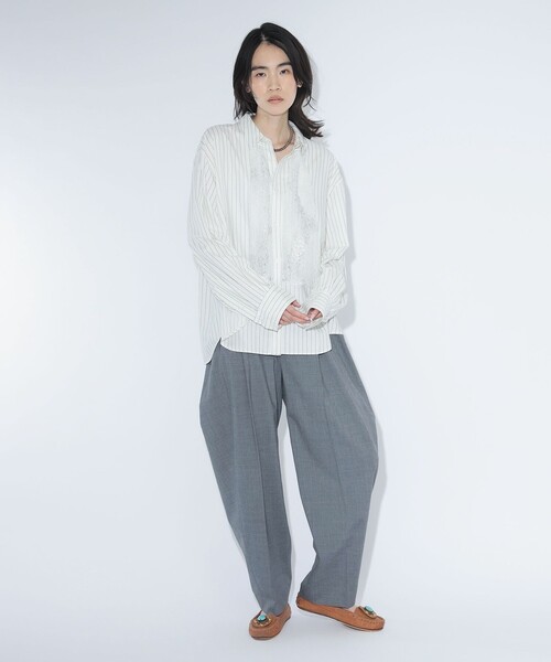 maturely（マチュアリー）の「maturely / チョーク ストライプ レース タイ ロングスリーブ（シャツ/ブラウス・レディース・ネイビー/オフホワイト・1/0）」の3枚目の写真